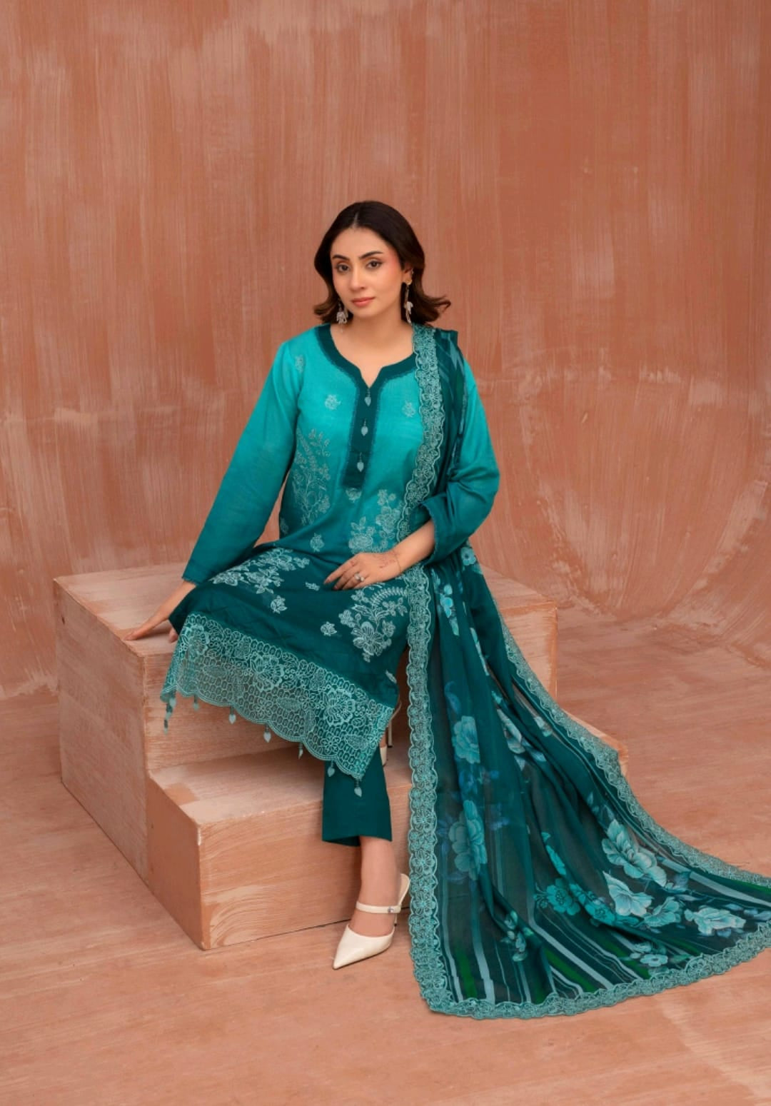 Lawn slub doria tie and dye embroidered shirt,back and fancy work ,printed voile dupatta with comfort trouser